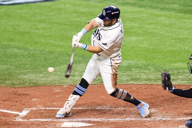 October 5, 2026, St. Petersburg, Florida, USA: Tampa Bay Rays first baseman Jonathan Aranda (8) grounds out to New York Yankees second baseman Jazz Chisholm Jr. (13) during game two of the ALDS for the 2026 MLB, Baseball Herren, USA Playoffs on October 5, 2026 at Tropicana Field. The Rays beat the Yankees 5-2. St. Petersburg USA - ZUMAh180 20261005_zsp_h180_050 Copyright: xKimxHukarix