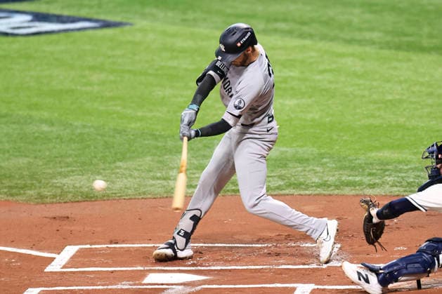 October 5, 2026, St. Petersburg, Florida, USA: New York Yankees left fielder Cody Bellinger (35) lines out to Tampa Bay Rays second baseman Richie Palacios (1) during game two of the ALDS for the 2026 MLB, Baseball Herren, USA Playoffs on October 5, 2026 at Tropicana Field. The Rays beat the Yankees 5-2. MLB 2026: ALDS Game 2 Tampa Bay Rays 5 : 2 New York Yankees  - ZUMAh180 20261005_zsp_h180_076 Copyright: xKimxHukarix