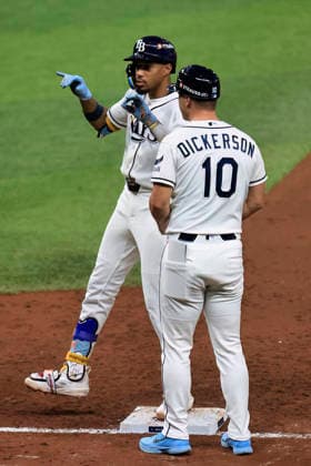 October 5, 2026, St. Petersburg, Florida, USA: Tampa Bay Rays left fielder Chandler Simpson (14) singles to left field and moves third baseman Junior Caminero (13) to second base during game two of the ALDS for the 2026 MLB, Baseball Herren, USA Playoffs against the New York Yankees on October 5, 2026 at Tropicana Field. The Rays beat the Yankees 5-2. MLB 2026: ALDS Game 2 Tampa Bay Rays 5 : 2 New York Yankees  - ZUMAh180 20261005_zsp_h180_077 Copyright: xKimxHukarix