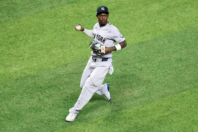 October 5, 2026, St. Petersburg, Florida, USA: New York Yankees second baseman Jazz Chisholm Jr. (13) throws out Tampa Bay Rays catcher Liam Hicks (34) at first base during game two of the ALDS for the 2026 MLB, Baseball Herren, USA Playoffs on October 5, 2026 at Tropicana Field. The Rays beat the Yankees 5-2. MLB 2026: ALDS Game 2 Tampa Bay Rays 5 : 2 New York Yankees  - ZUMAh180 20261005_zsp_h180_083 Copyright: xKimxHukarix