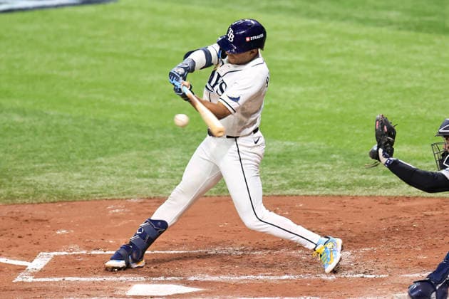 October 5, 2026, St. Petersburg, Florida, USA: Tampa Bay Rays second baseman Richie Palacios (1) grounds out to New York Yankees third baseman Ryan McMahon (19) during game two of the ALDS for the 2026 MLB, Baseball Herren, USA Playoffs on October 5, 2026 at Tropicana Field. The Rays beat the Yankees 5-2. St. Petersburg USA - ZUMAh180 20261005_zsp_h180_054 Copyright: xKimxHukarix