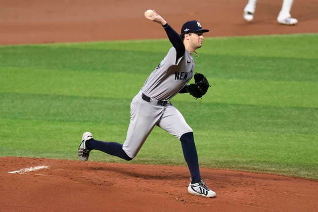 October 5, 2026, St. Petersburg, Florida, USA: New York Yankees starting pitcher Cam Schlittler (31) delivers a pitch in the first inning during game two of the ALDS for the 2026 MLB, Baseball Herren, USA Playoffs on October 5, 2026 at Tropicana Field. The Rays beat the Yankees 5-2. MLB 2026: ALDS Game 2 Tampa Bay Rays 5 : 2 New York Yankees  - ZUMAh180 20261005_zsp_h180_091 Copyright: xKimxHukarix