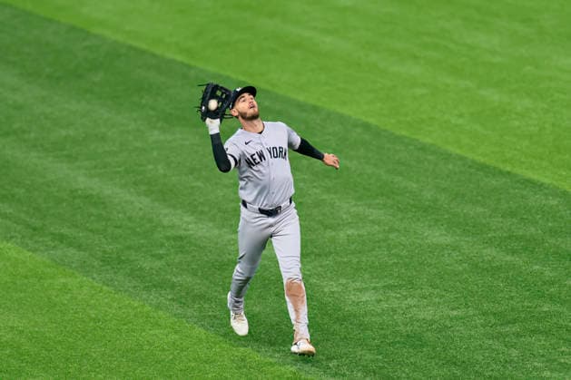 October 5, 2026, St. Petersburg, Florida, USA: New York Yankees left fielder Cody Bellinger (35) catches a fly ball off the bat of Tampa Bay Rays left fielder Chandler Simpson (14) during game two of the ALDS for the 2026 MLB, Baseball Herren, USA Playoffs on October 5, 2026 at Tropicana Field. The Rays beat the Yankees 5-2. MLB 2026: ALDS Game 2 Tampa Bay Rays 5 : 2 New York Yankees  - ZUMAh180 20261005_zsp_h180_094 Copyright: xKimxHukarix