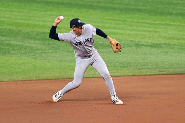 October 5, 2026, St. Petersburg, Florida, USA: New York Yankees shortstop George Lombard Jr. (96) throws out Tampa Bay Rays catcher Liam Hicks (34) at first base during game two of the ALDS for the 2026 MLB, Baseball Herren, USA Playoffs on October 5, 2026 at Tropicana Field. The Rays beat the Yankees 5-2. MLB 2026: ALDS Game 2 Tampa Bay Rays 5 : 2 New York Yankees  - ZUMAh180 20261005_zsp_h180_096 Copyright: xKimxHukarix