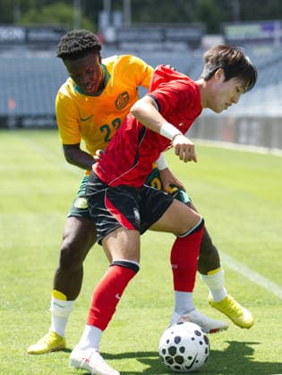 October 6, 2026, Gosford, Australia: Amlani Tatu (L) of Australia football team and Park Minjae (R) of Korea Republic football team seen in action during the U23 International Friendlies match between Australia and Korea Republic held at polytec Stadium. Final score; Australia 2:2 Korea Republic. Gosford Australia - ZUMAs197 20261006_aaa_s197_015 Copyright: xLuisxVeniegrax
