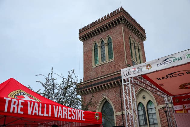 IPA89357197 - Logo of the Tre Valli Varesine Women s Race at the starting line in Busto Arsizio during the Tre Valli Varesine Road cycling, Rad, Radsport, Strasse race in Varese, Italy, October 6, 2026  Copyright: xRobertaxCorradin IPAxSportx xx IPA89357197
