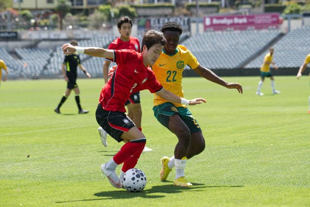 October 6, 2026, Gosford, Australia: Park Minjae (L)of Korea Republic football team and Amlani Tatu (R) of Australia football team seen in action during the U23 International Friendlies match between Australia and Korea Republic held at polytec Stadium. Final score; Australia 2:2 Korea Republic. Australia Vs Korea Republic In Gosford - 06 Oct 2026  - ZUMAs197 20261006_aaa_s197_009 Copyright: xLuisxVeniegrax