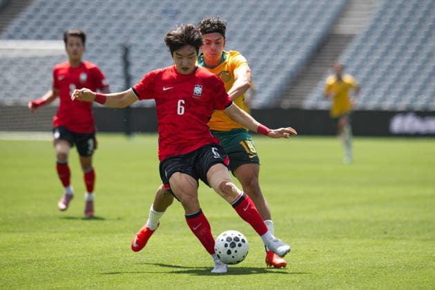 October 6, 2026, Gosford, Australia: Kwon Gimin (front) of Korea Republic football team and Miguel Di Pizio (back) of Australia football team seen in action during the U23 International Friendlies match between Australia and Korea Republic held at polytec Stadium. Final score; Australia 2:2 Korea Republic. Australia Vs Korea Republic In Gosford - 06 Oct 2026  - ZUMAs197 20261006_aaa_s197_011 Copyright: xLuisxVeniegrax