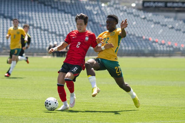 October 6, 2026, Gosford, Australia: Park Minjae (L) of Korea Republic football team and Amlani Tatu (R) of Australia football team seen in action during the U23 International Friendlies match between Australia and Korea Republic held at polytec Stadium. Final score; Australia 2:2 Korea Republic. Gosford Australia - ZUMAs197 20261006_aaa_s197_027 Copyright: xLuisxVeniegrax