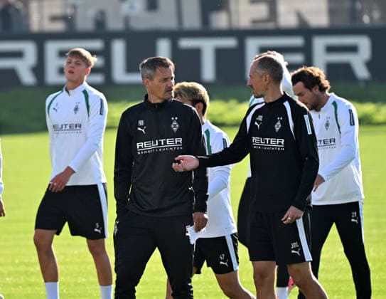 06.10.2026; Moenchengladbach; Fussball, Herren, Saison 2026 2027, Training Borussia Moenchengladbach Im Gespraech v. li. Alexander Blessin (Trainer Gladbach), Jan-Moritz Lichte (Co-Trainer Gladbach) DFL regulations prohibit any use of photographs as image sequences and or quasi-video. ista-Borussia-Park Nordrhein-Westfalen Deutschland