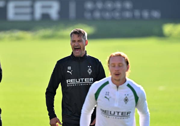 06.10.2026; Moenchengladbach; Fussball, Herren, Saison 2026 2027, Training Borussia Moenchengladbach Alexander Blessin (Trainer Gladbach) lautstark DFL regulations prohibit any use of photographs as image sequences and or quasi-video. ista-Borussia-Park Nordrhein-Westfalen Deutschland