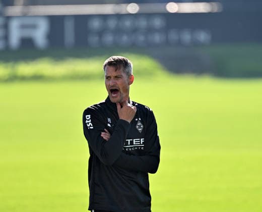 06.10.2026; Moenchengladbach; Fussball, Herren, Saison 2026 2027, Training Borussia Moenchengladbach Alexander Blessin (Trainer Gladbach) lautstark DFL regulations prohibit any use of photographs as image sequences and or quasi-video. ista-Borussia-Park Nordrhein-Westfalen Deutschland