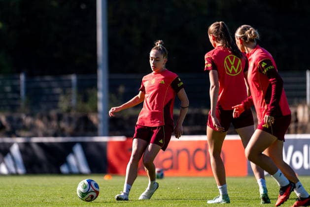06.10.2026, GER, Fussball, Frauen, Training, DFB Nationalmannschaft Deutschland Sophia Kleinherne ( Deutschland ) am Ball Heidelberg ASV Eppelheim Baden-Württemberg Deutschland Copyright: xNordphoto Memmlerx