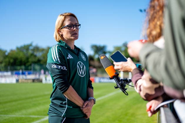 06.10.2026, GER, Fussball, Frauen, Training, DFB Nationalmannschaft Deutschland Saskia Bartusiak ( Deutschland, Co-Trainerin ) Heidelberg ASV Eppelheim Baden-Württemberg Deutschland Copyright: xNordphoto Memmlerx