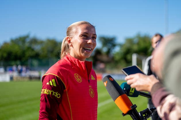 06.10.2026, GER, Fussball, Frauen, Training, DFB Nationalmannschaft Deutschland Elisa Senß ( Deutschland ) beim Interview Heidelberg ASV Eppelheim Baden-Württemberg Deutschland Copyright: xNordphoto Memmlerx