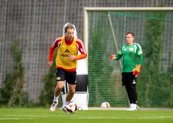 Fußball, Herren, Saison 2026 2027, 1. Bundesliga, 1. FC Union Berlin, Training auf Trainingsplatz II, v. l. Marvin Friedrich (1. FC Union), Torwart Matheo Raab (1. FC Union Berlin), 06.10.2026, Copyright: xMatthiasxKochx