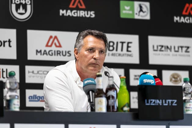 PK Pressekonferenz SSV Ulm 1846 Fußball Vorstellung Alois Schwartz , Fussball, Regionalliga Südwest, Donaustadion Ulm 06.10.26 Freisteller Einzelbild Portrait Porträt Alois Schwartz (SSV Ulm 1846 Fussball, Trainer und sportlicher Leiter) PK Pressekonferenz SSV Ulm 1846 Fußball Vorstellung Alois Schwartz , Fussball, Regionalliga Südwest, Donaustadion Ulm 06.10.26 Foto: Lucca Fundel Ulm Donaustadion Baden-Württemberg Deutschland