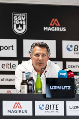 PK Pressekonferenz SSV Ulm 1846 Fußball Vorstellung Alois Schwartz , Fussball, Regionalliga Südwest, Donaustadion Ulm 06.10.26 Freisteller Einzelbild Portrait Porträt Alois Schwartz (SSV Ulm 1846 Fussball, Trainer und sportlicher Leiter) PK Pressekonferenz SSV Ulm 1846 Fußball Vorstellung Alois Schwartz , Fussball, Regionalliga Südwest, Donaustadion Ulm 06.10.26 Foto: Lucca Fundel Ulm Donaustadion Baden-Württemberg Deutschland