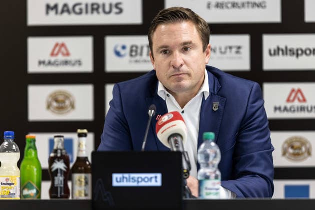 PK Pressekonferenz SSV Ulm 1846 Fußball Vorstellung Alois Schwartz , Fussball, Regionalliga Südwest, Donaustadion Ulm 06.10.26 Freisteller Einzelbild Portrait Porträt Philipp Utz (SSV Ulm 1846 Fußball e.V., Aufsichtsrat Vorsitzender) PK Pressekonferenz SSV Ulm 1846 Fußball Vorstellung Alois Schwartz , Fussball, Regionalliga Südwest, Donaustadion Ulm 06.10.26 Foto: Lucca Fundel Ulm Donaustadion Baden-Württemberg Deutschland