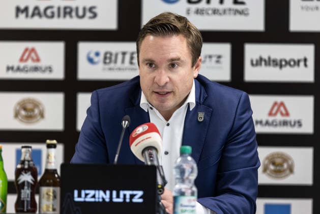 PK Pressekonferenz SSV Ulm 1846 Fußball Vorstellung Alois Schwartz , Fussball, Regionalliga Südwest, Donaustadion Ulm 06.10.26 Freisteller Einzelbild Portrait Porträt Philipp Utz (SSV Ulm 1846 Fußball e.V., Aufsichtsrat Vorsitzender) PK Pressekonferenz SSV Ulm 1846 Fußball Vorstellung Alois Schwartz , Fussball, Regionalliga Südwest, Donaustadion Ulm 06.10.26 Foto: Lucca Fundel Ulm Donaustadion Baden-Württemberg Deutschland
