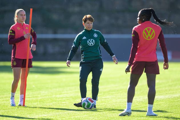 Fußball, Nationalmanschaft, Frauen, 20261006, Fraining DFB Frauen. Im Bild Assistenztrainerin Deutschland Maren Meinert. Eppelheim ASV Eppelheim Baden-Württemberg Deutschland Copyright: Passion2Press MarkusxFischerx