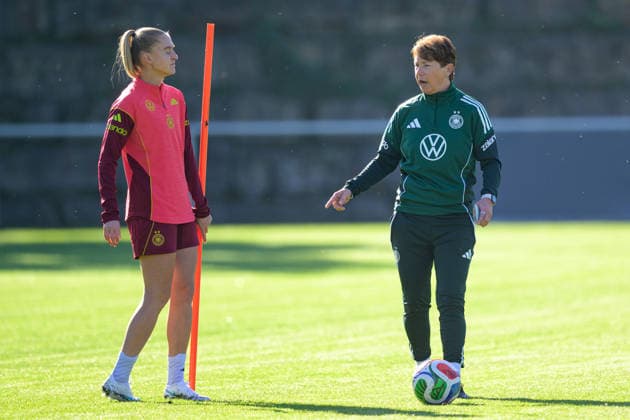 Fußball, Nationalmanschaft, Frauen, 20261006, Fraining DFB Frauen. Im Bild Assistenztrainerin Deutschland Maren Meinert. Eppelheim ASV Eppelheim Baden-Württemberg Deutschland Copyright: Passion2Press MarkusxFischerx
