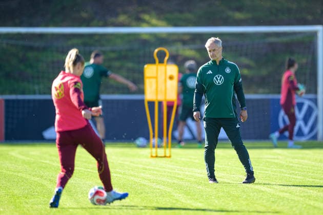 Fußball, Nationalmanschaft, Frauen, 20261006, Fraining DFB Frauen. Im Bild Bundestrainer Deutschland Christian Wück. Eppelheim ASV Eppelheim Baden-Württemberg Deutschland Copyright: Passion2Press MarkusxFischerx