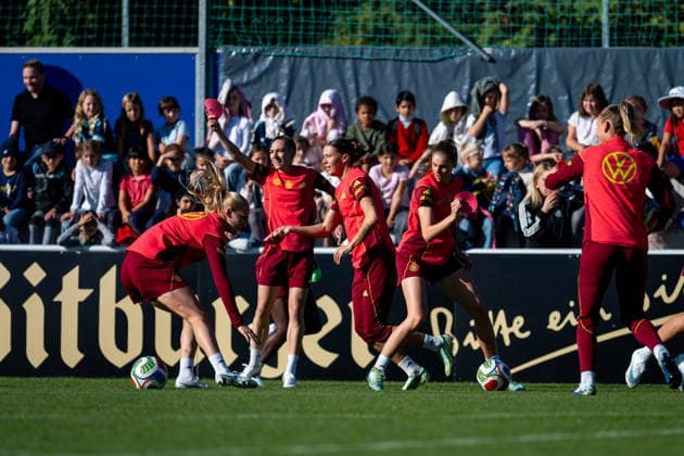 06.10.2026, GER, Fussball, Frauen, Training, DFB Nationalmannschaft Deutschland Jule Brand ( Deutschland ), Larissa Mühlhaus ( Deutschland ), Sophia Kleinherne ( Deutschland ) und Team beim Warm Up Heidelberg ASV Eppelheim Baden-Württemberg Deutschland Copyright: xNordphoto Memmlerx