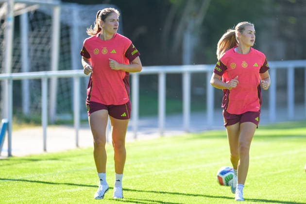 Fußball, Nationalmanschaft, Frauen, 20261006, Fraining DFB Frauen. Im Bild v.l. Melissa Kössler (Deutschland) und Marie Müller (Deutschland). Eppelheim ASV Eppelheim Baden-Württemberg Deutschland Copyright: Passion2Press MarkusxFischerx