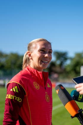 06.10.2026, GER, Fussball, Frauen, Training, DFB Nationalmannschaft Deutschland Elisa Senß ( Deutschland ) beim Interview Heidelberg ASV Eppelheim Baden-Württemberg Deutschland Copyright: xNordphoto Memmlerx