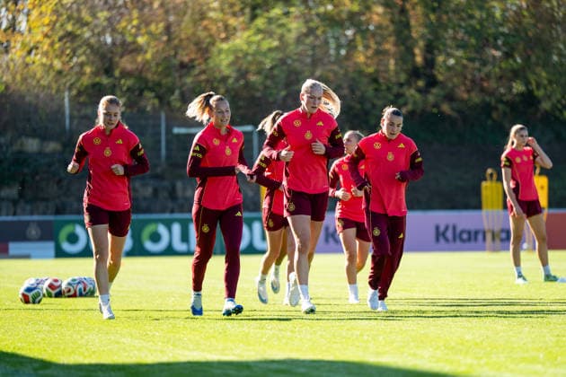 06.10.2026, GER, Fussball, Frauen, Training, DFB Nationalmannschaft Deutschland Sjoeke Nüsken ( Deutschland ), Sarai Linder ( Deutschland ), Camilla Küver ( Deutschland ), Carlotta Wamser ( Deutschland ) Heidelberg ASV Eppelheim Baden-Württemberg Deutschland Copyright: xNordphoto Memmlerx