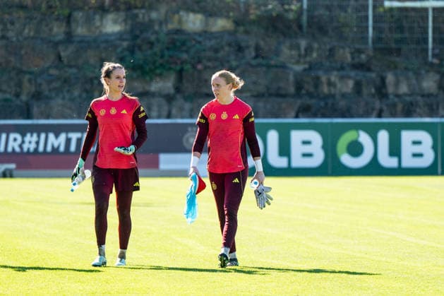 06.10.2026, GER, Fussball, Frauen, Training, DFB Nationalmannschaft Deutschland Ena Mahmutovic ( Deutschland ), Laura Dick ( Deutschland ) Heidelberg ASV Eppelheim Baden-Württemberg Deutschland Copyright: xNordphoto Memmlerx