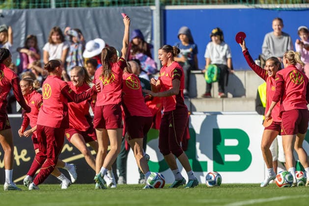 GER, Eppelheim, Deutsche Frauen Nationalmannschaft, Deutschland, Fussball, DFB, Trainingseinheit, Vorbereitung, Sportplatz Eppelheim im Bild: gute Laune, Spaß und Freude im Training bei der Vorbereitung auf die Weltmeisterschaft DFB DFL REGULATIONS PROHIBIT ANY USE OF PHOTOGRAPHS AS IMAGE SEQUENCES AND OR QUASI-VIDEO, 06.10.2026 Copyright: HMBxMedia HendrikxHamelau