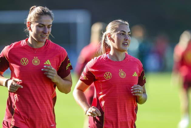 GER, Eppelheim, Deutsche Frauen Nationalmannschaft, Deutschland, Fussball, DFB, Trainingseinheit, Vorbereitung, Sportplatz Eppelheim im Bild: Melissa Kössler (Deutschland, Frauen Nationalmannschaft) und Marie Müller (Deutschland, Frauen Nationalmannschaft) DFB DFL REGULATIONS PROHIBIT ANY USE OF PHOTOGRAPHS AS IMAGE SEQUENCES AND OR QUASI-VIDEO, 06.10.2026 Copyright: HMBxMedia HendrikxHamelau