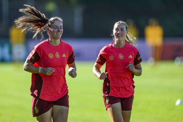 GER, Eppelheim, Deutsche Frauen Nationalmannschaft, Deutschland, Fussball, DFB, Trainingseinheit, Vorbereitung, Sportplatz Eppelheim im Bild: Melissa Kössler (Deutschland, Frauen Nationalmannschaft), Marie Müller (Deutschland, Frauen Nationalmannschaft) DFB DFL REGULATIONS PROHIBIT ANY USE OF PHOTOGRAPHS AS IMAGE SEQUENCES AND OR QUASI-VIDEO, 06.10.2026 Copyright: HMBxMedia HendrikxHamelau