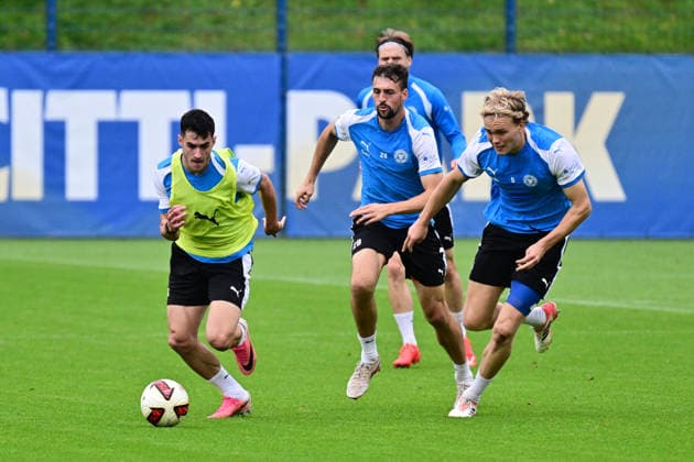 06.10.2026, Fußball, Herren, 2.BL (Bundesliga), Saison 2026 2027, Holstein Kiel Training, KSV Guillermo Balzi gegen Jonas Meffert und Noah Madsen Kiel, nähe Holstein-Stadion Projensdorf, Trainingszentrum, N Schleswig-Holstein Deutschland