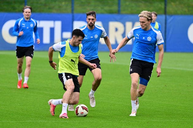 06.10.2026, Fußball, Herren, 2.BL (Bundesliga), Saison 2026 2027, Holstein Kiel Training, KSV Guillermo Balzi gegen Jonas Meffert und Noah Madsen Kiel, nähe Holstein-Stadion Projensdorf, Trainingszentrum, N Schleswig-Holstein Deutschland