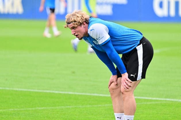 06.10.2026, Fußball, Herren, 2.BL (Bundesliga), Saison 2026 2027, Holstein Kiel Training, KSV Lasse Rosenboom ist nach langer Verletzung zurück auf dem Trainingsplatz - erschöpft Kiel, nähe Holstein-Stadion Projensdorf, Trainingszentrum, N Schleswig-Holstein Deutschland