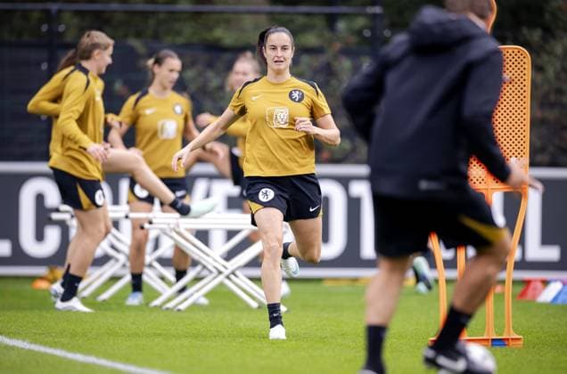 ZEIST - Caitlin Dijkstra during a training session of the Dutch women s football team in preparation for the World Cup qualifying match against Hungary. ROBIN VAN LONKHUIJSEN ANP xVIxANPxSportx xxANPxIVx 571674589 originalFilename: 571674589.jpg