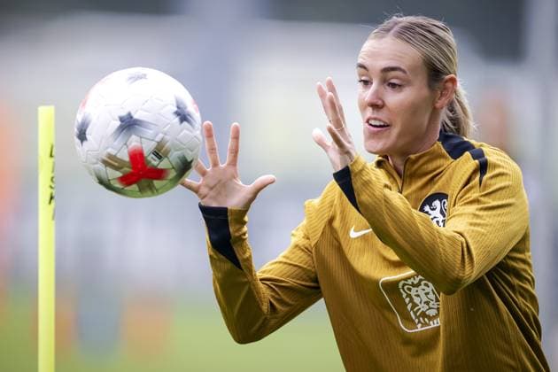 ZEIST - Jill Roord during a training session of the Dutch women s football team in preparation for the World Cup qualifying match against Hungary. ROBIN VAN LONKHUIJSEN ANP xVIxANPxSportx xxANPxIVx 571675293 originalFilename: 571675293.jpg