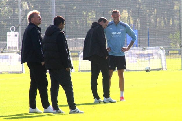 06.10.2026, DEU GER, Fussball , 2.Fussballbundesliga, Saison 2026 2027, Sportforum, Hertha BSC, Training Benjamin Weber Sportdirektor,( Hertha BSC Berlin ), Gustaf Nilsson ( Hertha BSC Berlin 9 ) 2. Liga: DFB DFL regulations prohibit any use of photographs as image sequences and or quasi-video) nordphoto GmbH Engler Berlin Sportforum Berlin Deutschland Copyright: xNordphotox xEnglerx