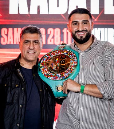 Duesseldorf, Germany. 06th Oct 2026. Sükrü Aksu mit Agit Kabayel Pressekonferenz Agit Kabayel (GER) vs. Nelson Hysa (ALB) 06.10.2026
