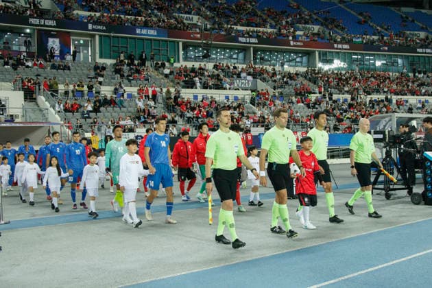 South Korea v Uzbekistan - Friendly Match South Korea and Uzbekistan players enter the field during the International Friendly, Länderspiel, Nationalmannschaft Match presented by Hana Bank between the Republic of Korea and Uzbekistan at Mireu Stadium in Yongin, South Korea, on October 6, 2026. Yongin GYEONGGI South Korea  Copyright: xSeung-ilxRyux originalFilename:ryu-football261006_np0WS.jpg