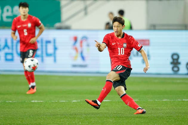 South Korea v Uzbekistan - Friendly Match Lee Jae-sung of South Korea in action during the International Friendly, Länderspiel, Nationalmannschaft Match presented by Hana Bank between the Republic of Korea and Uzbekistan at Mireu Stadium in Yongin, South Korea, on October 6, 2026. Yongin GYEONGGI South Korea  Copyright: xSeung-ilxRyux originalFilename:ryu-football261006_npLyY.jpg