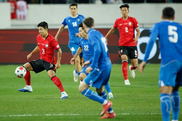 South Korea v Uzbekistan - Friendly Match Kim Tae Hyun of South Korea and Abbosbek Fayzullayev of Uzbekistan compete during the International Friendly, Länderspiel, Nationalmannschaft Match presented by Hana Bank between the Republic of Korea and Uzbekistan at Mireu Stadium in Yongin, South Korea, on October 6, 2026. Yongin GYEONGGI South Korea  Copyright: xSeung-ilxRyux originalFilename:ryu-football261006_npyRb.jpg