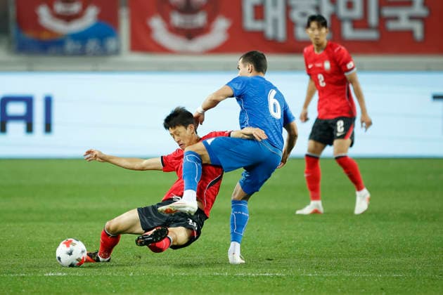 South Korea v Uzbekistan - Friendly Match Lee Jae Sung of South Korea and Akmal Mozgovoy of Uzbekistan in action during the International Friendly, Länderspiel, Nationalmannschaft Match presented by Hana Bank between the Republic of Korea and Uzbekistan at Mireu Stadium in Yongin, South Korea, on October 6, 2026. Yongin GYEONGGI South Korea  Copyright: xSeung-ilxRyux originalFilename:ryu-football261006_npZnt.jpg