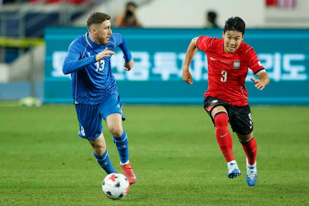 South Korea v Uzbekistan - Friendly Match Kim Tae Hyun of South Korea and Sherzod Nasrullayev of Uzbekistan in action during the International Friendly, Länderspiel, Nationalmannschaft Match presented by Hana Bank between the Republic of Korea and Uzbekistan at Mireu Stadium in Yongin, South Korea, on October 6, 2026. Yongin GYEONGGI South Korea  Copyright: xSeung-ilxRyux originalFilename:ryu-football261006_np3Bh.jpg