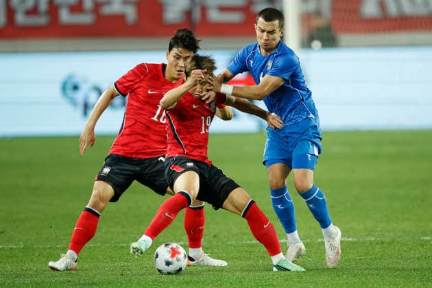 South Korea v Uzbekistan - Friendly Match Lee Kang In of South Korea and Bekruz Karimov of Uzbekistan in action during the International Friendly, Länderspiel, Nationalmannschaft Match presented by Hana Bank between the Republic of Korea and Uzbekistan at Mireu Stadium in Yongin, South Korea, on October 6, 2026. Yongin GYEONGGI South Korea  Copyright: xSeung-ilxRyux originalFilename:ryu-football261006_np75h.jpg
