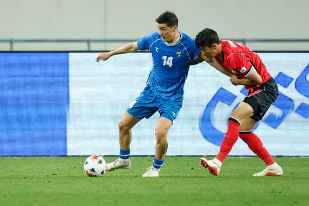 South Korea v Uzbekistan - Friendly Match Lee Han Beom of South Korea and Eldor Shomurodov of Uzbekistan in action during the International Friendly, Länderspiel, Nationalmannschaft Match presented by Hana Bank between the Republic of Korea and Uzbekistan at Mireu Stadium in Yongin, South Korea, on October 6, 2026. Yongin GYEONGGI South Korea  Copyright: xSeung-ilxRyux originalFilename:ryu-football261006_npb5Y.jpg