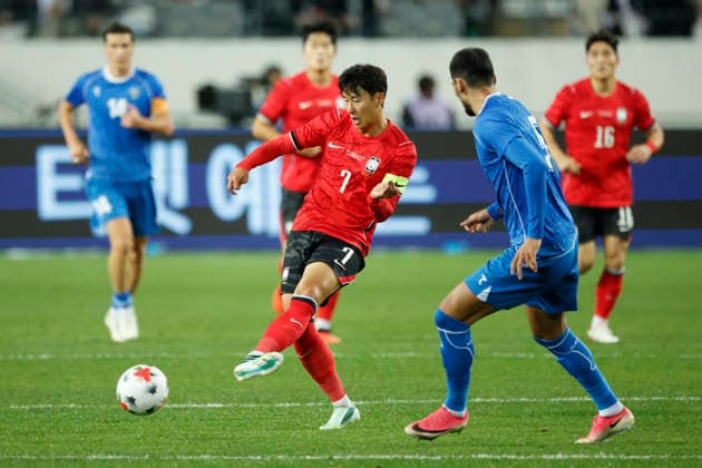 South Korea v Uzbekistan - Friendly Match Son Heung Min of South Korea and Jahongir Urozov of Uzbekistan compete during the International Friendly, Länderspiel, Nationalmannschaft Match presented by Hana Bank between the Republic of Korea and Uzbekistan at Mireu Stadium in Yongin, South Korea, on October 6, 2026. Yongin GYEONGGI South Korea  Copyright: xSeung-ilxRyux originalFilename:ryu-football261006_npDT5.jpg